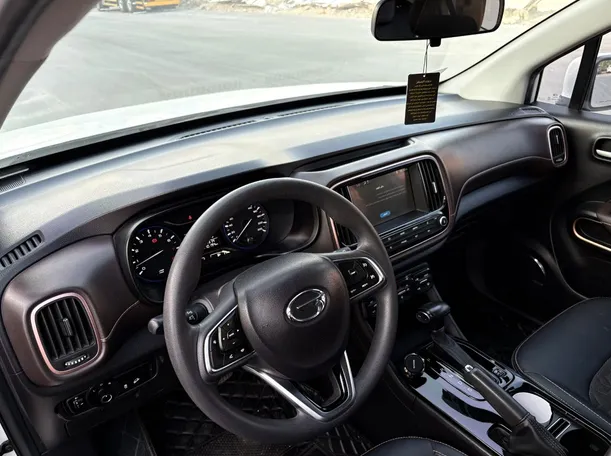 Car image 13