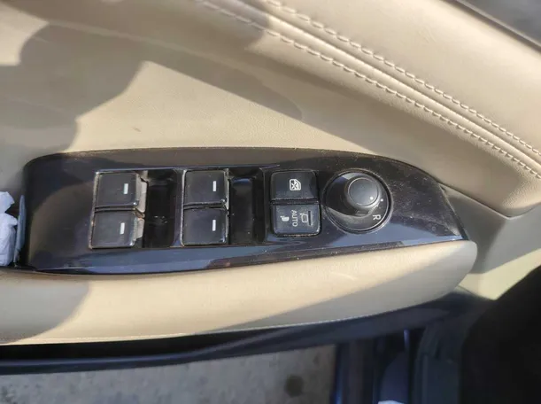 Car image 35
