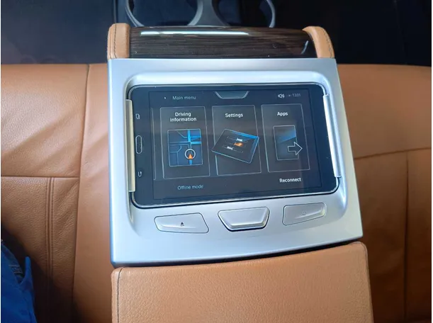 Car image 30