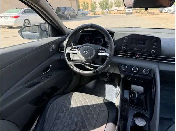 Car image 17
