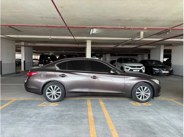 Car image 8