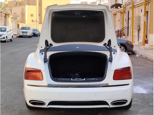 Car image 26