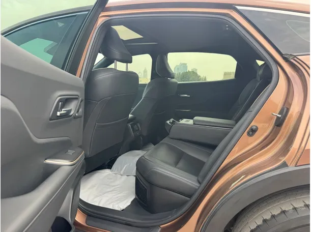 Car image 13