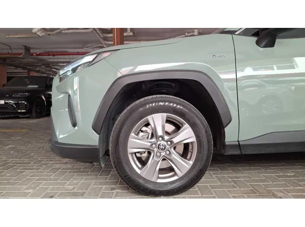 Car image 9