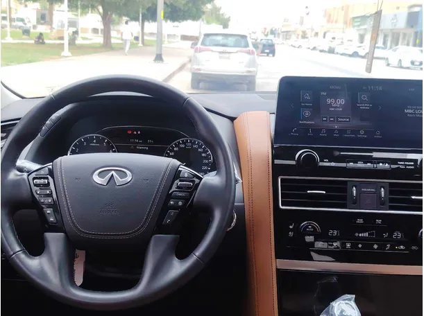Car image 25