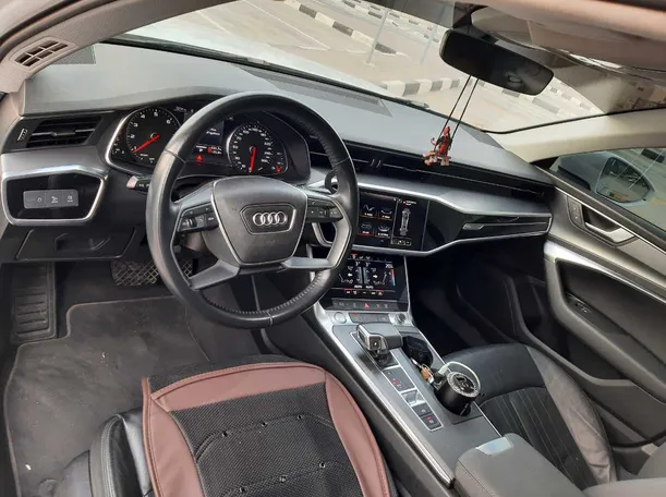 Car image 11