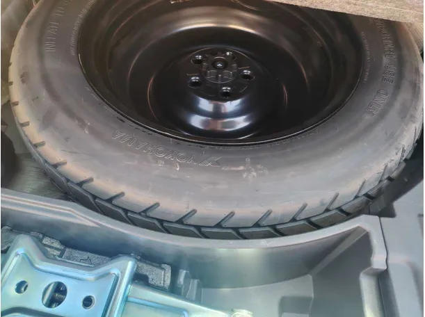 Car image 32