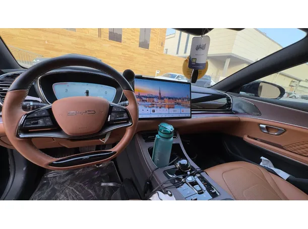 Car image 13
