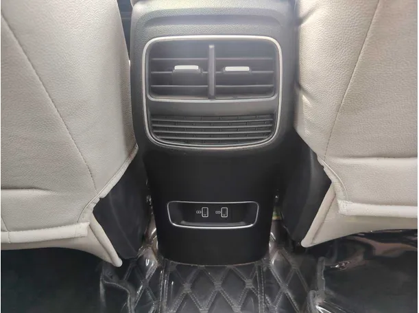Car image 27