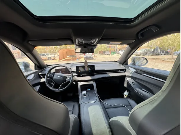 Car image 14