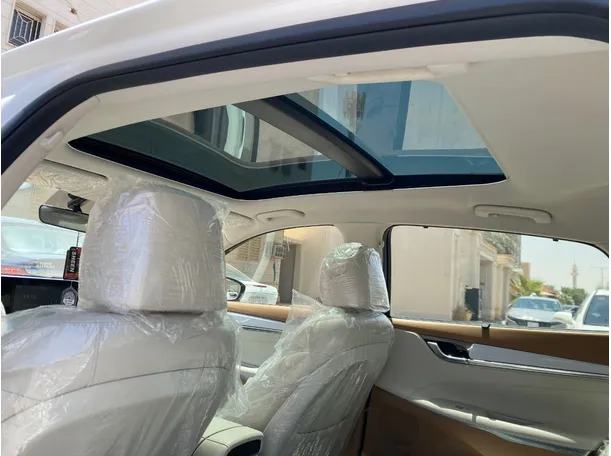 Car image 24