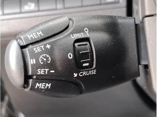 Car image 35