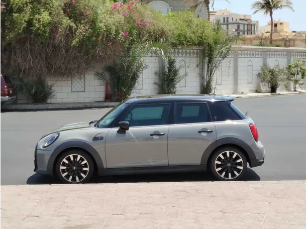 Car image 8