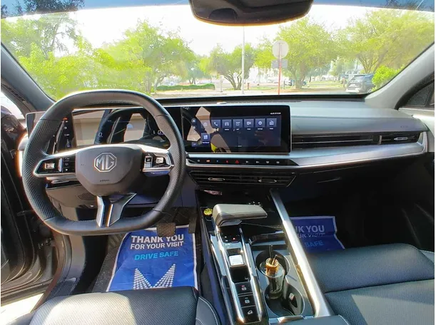 Car image 15