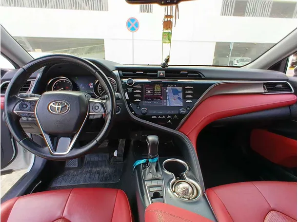 Car image 15