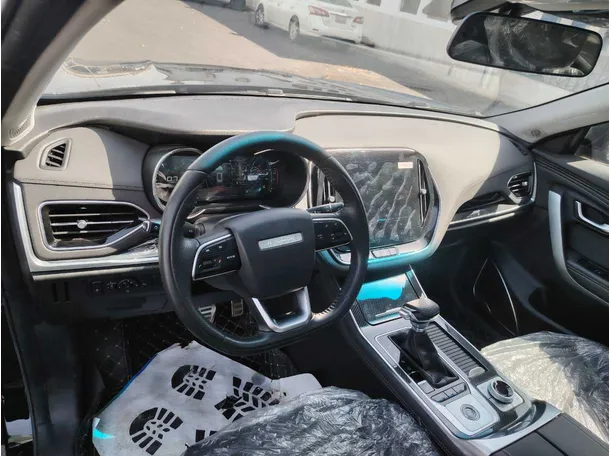 Car image 11