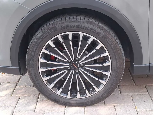 Car image 9