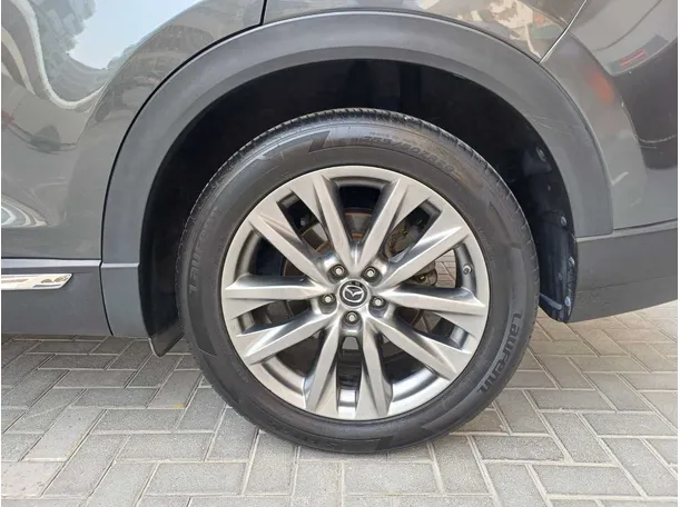 Car image 9