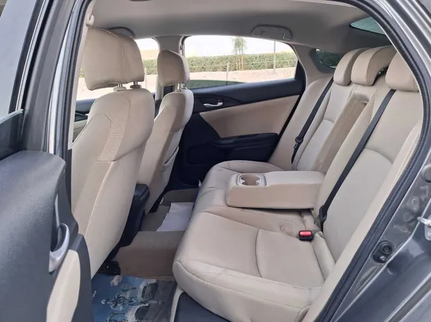 Car image 13