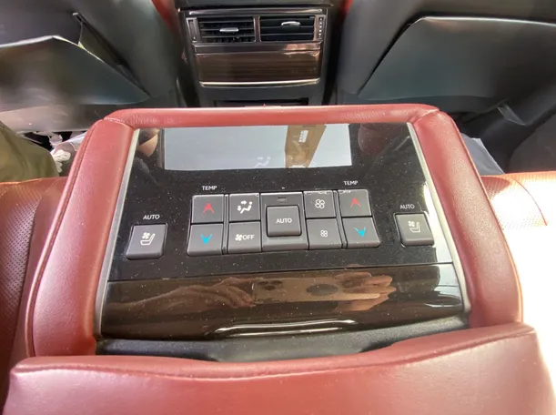 Car image 30