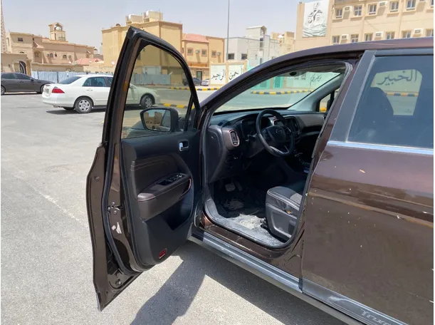 Car image 10