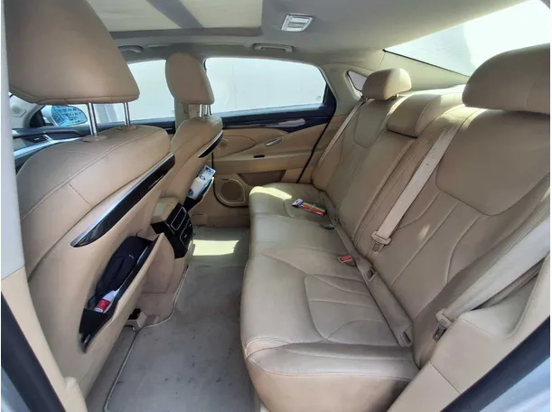 Car image 13