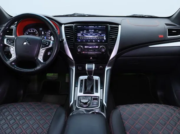 Car image 14