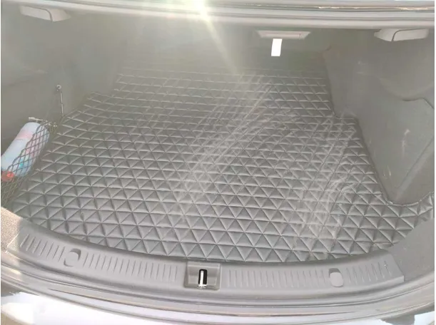 Car image 32