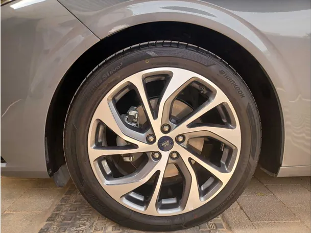 Car image 11