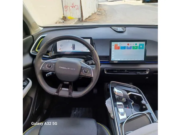 Car image 18