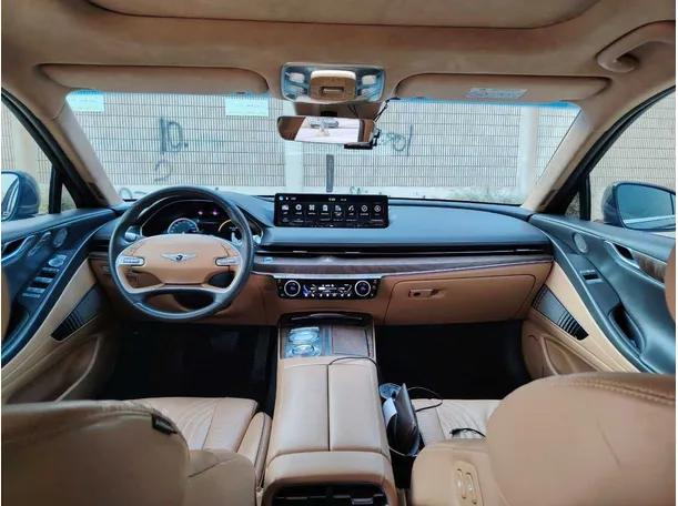 Car image 19
