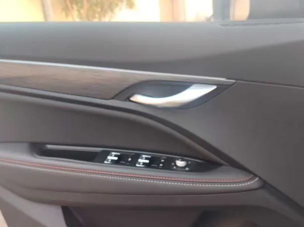 Car image 26