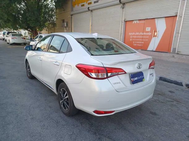 Car image 7