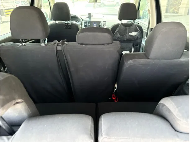 Car image 26