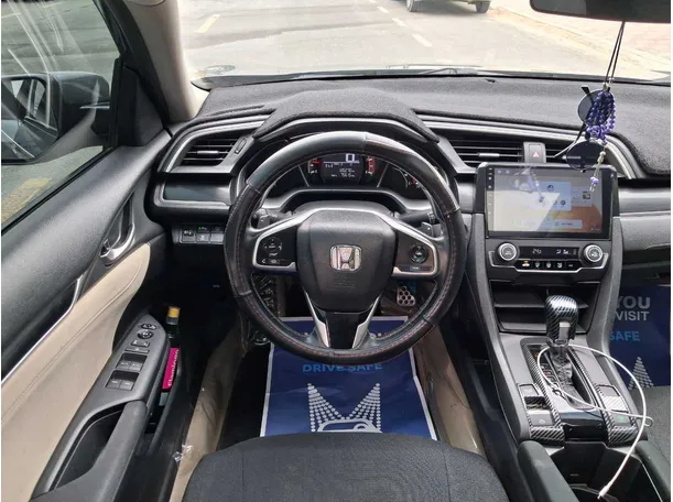 Car image 18