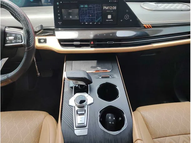 Car image 19