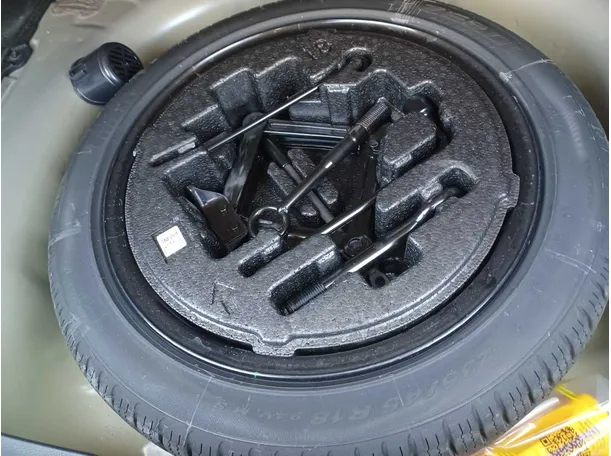 Car image 23