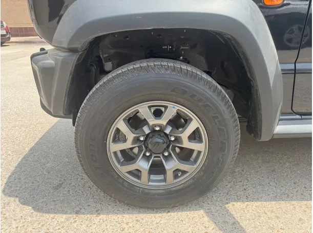 Car image 9