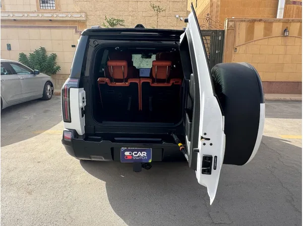 Car image 20