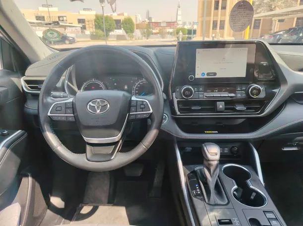 Car image 21