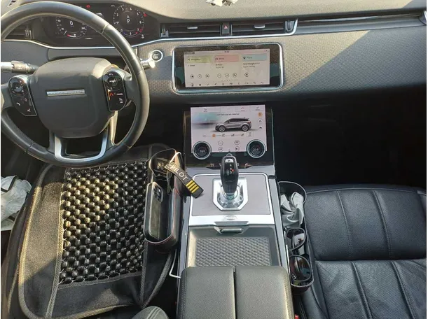 Car image 15