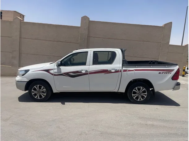 Car image 8