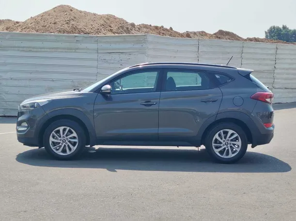 Car image 8