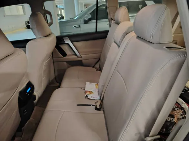 Car image 18