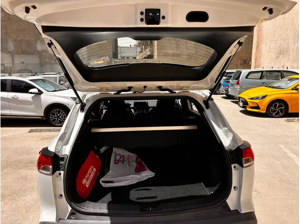 Car image 23