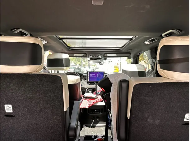 Car image 25