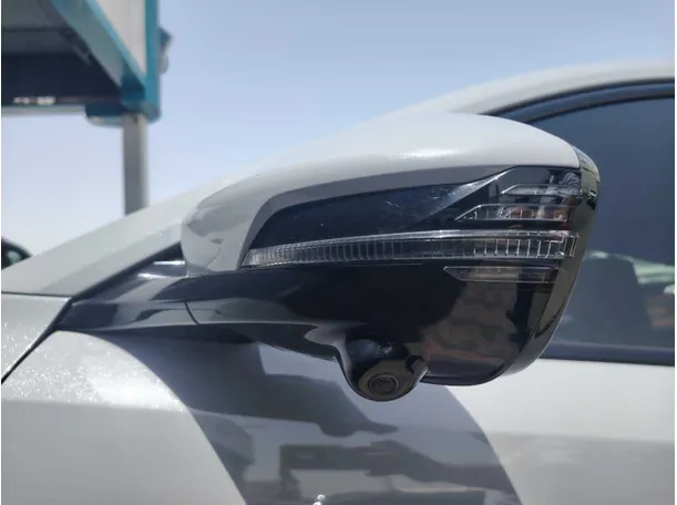 Car image 10