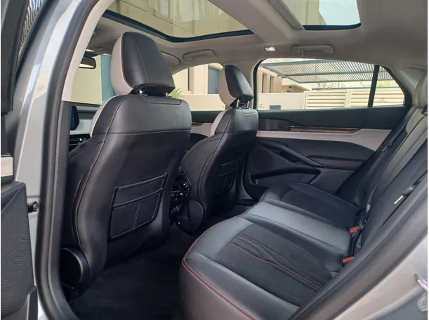 Car image 17