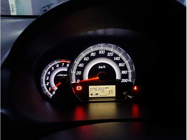 Car image 18
