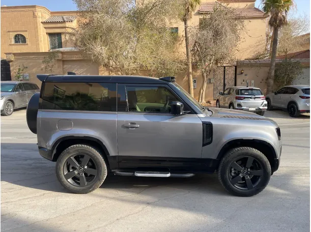 Car image 4